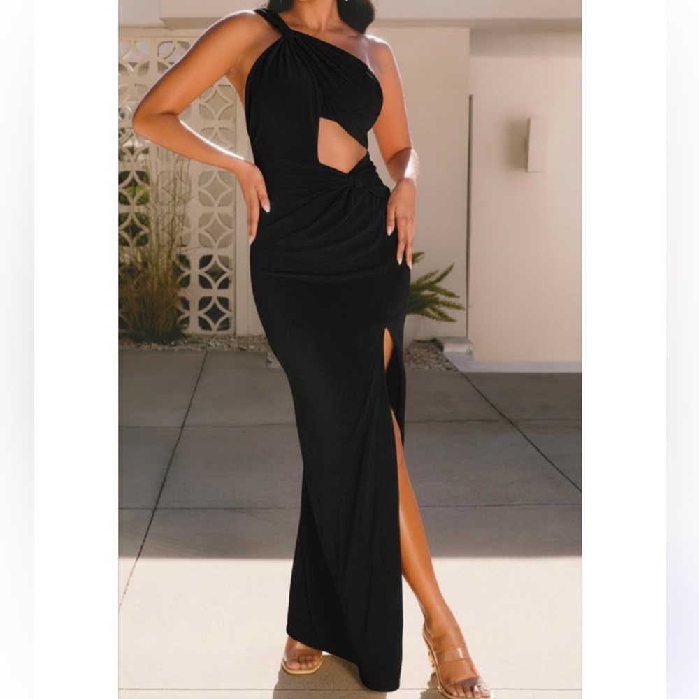 New Luxxel  Black One-Shoulder Dress